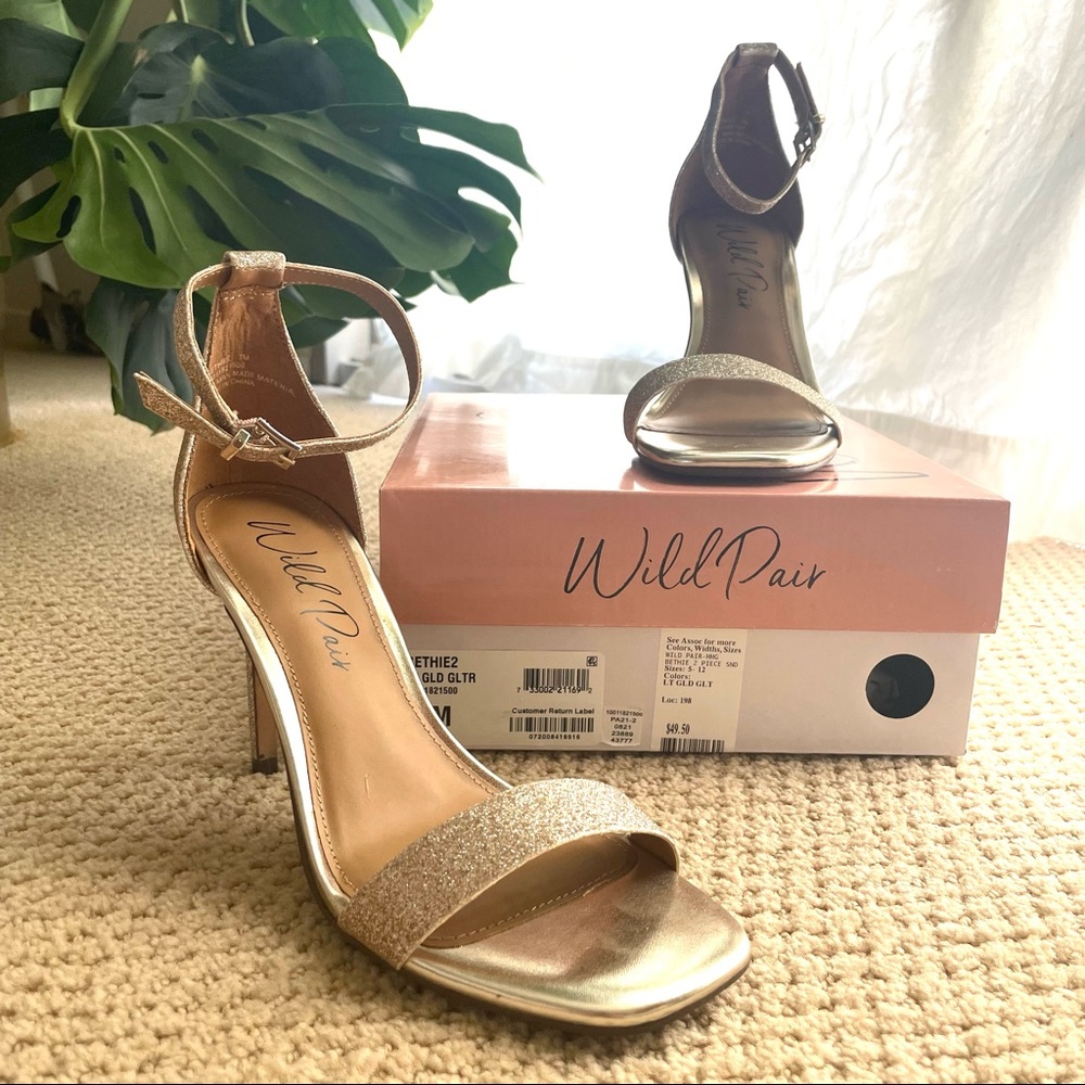 New - Wild Pair champagne gold sparkly shoes - size 7